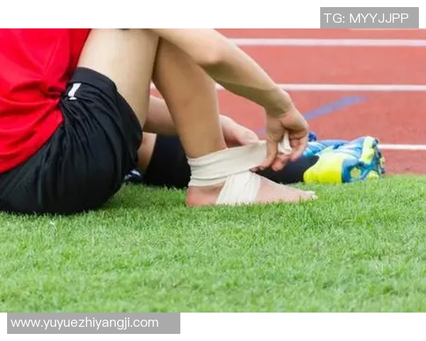 足球明星如何有效保护脚踝以避免受伤和提高竞技表现的技巧与方法